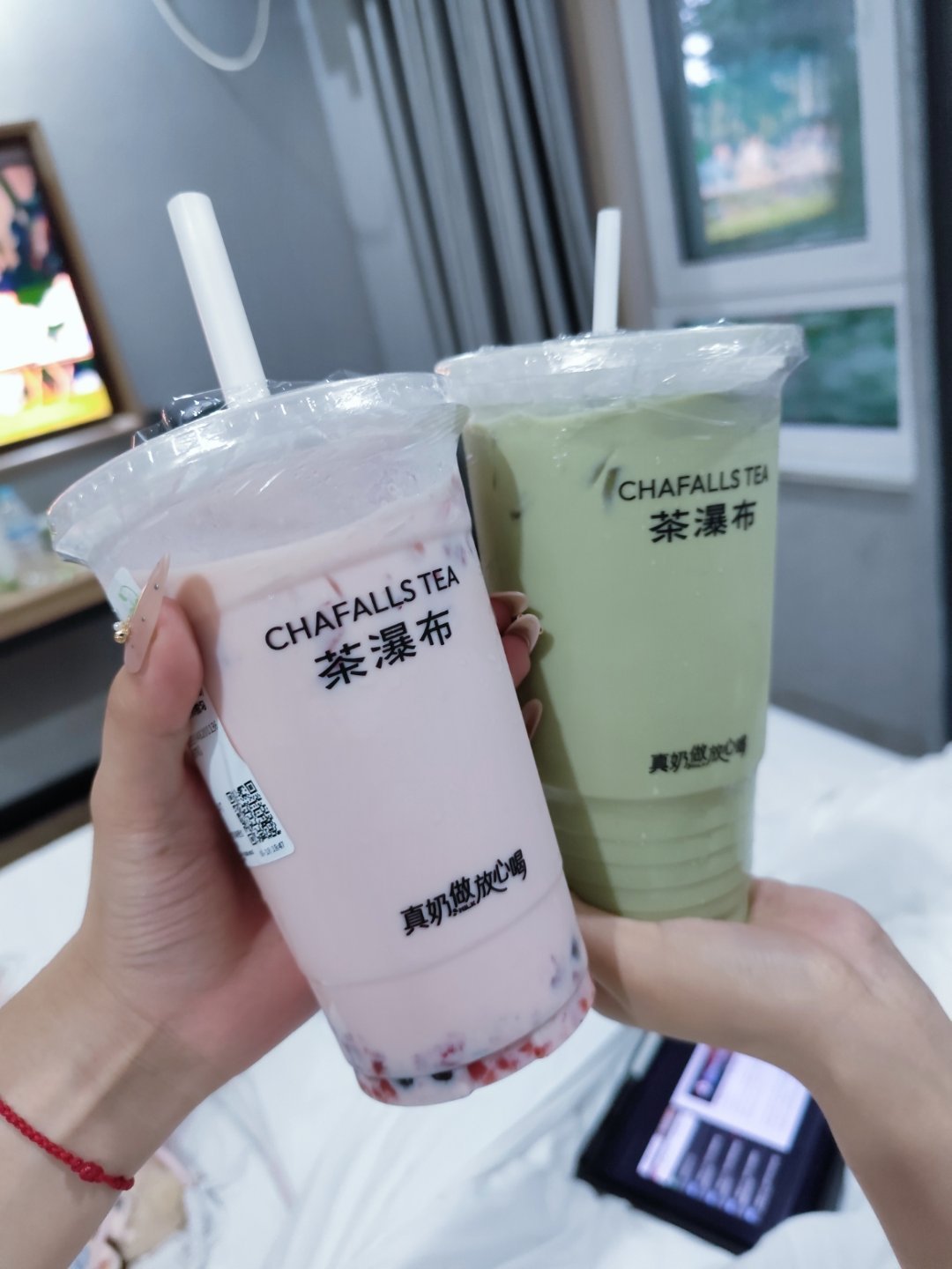我一定一定一定要给你们推荐茶瀑布的QQ莓莓 非常好喝比一点点的QQ美莓还好喝 而