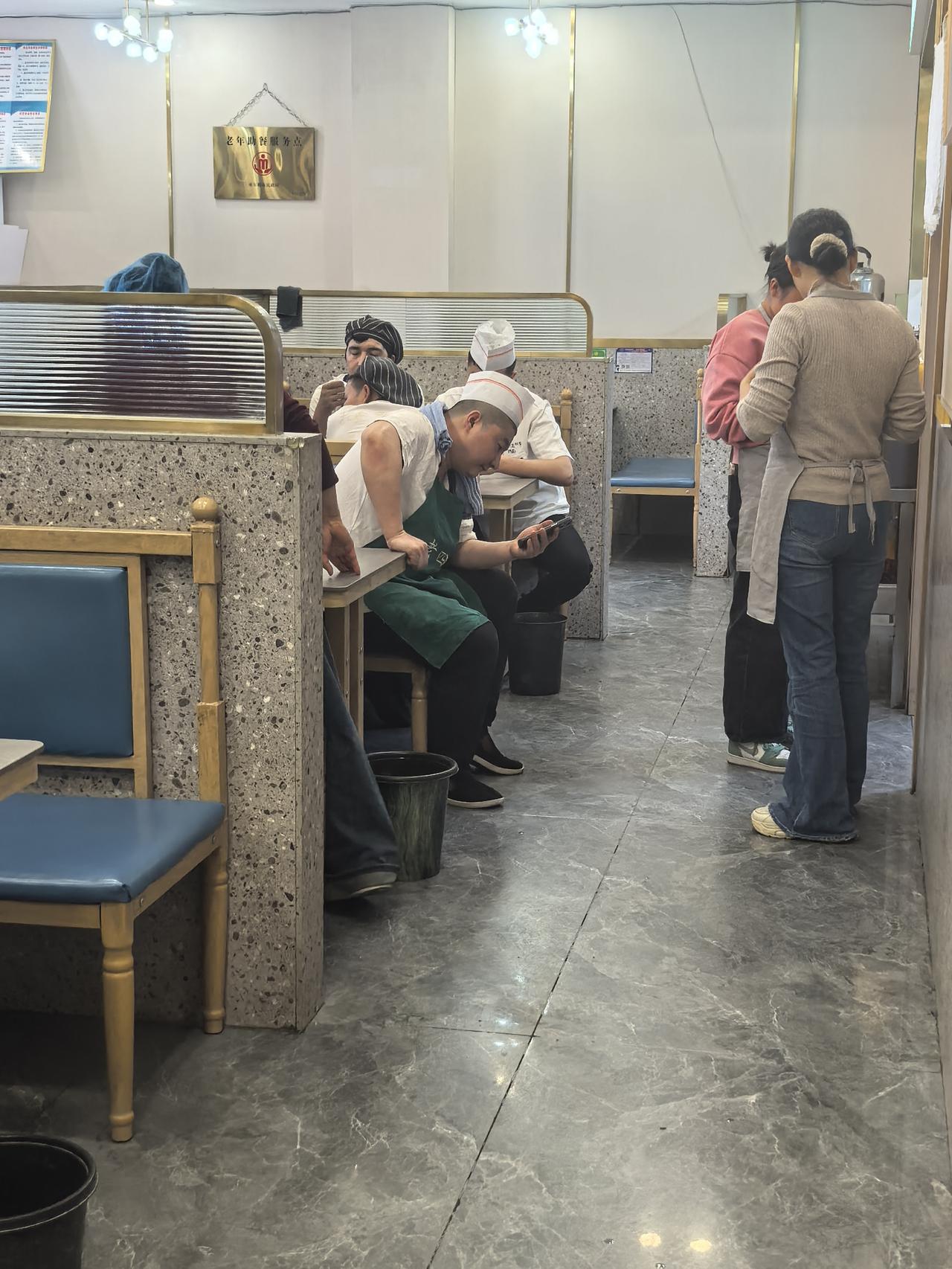 人生开挂要夺回自己的主体

人生开挂的本质，从来不是坐等好运降临，而是亲手夺回人