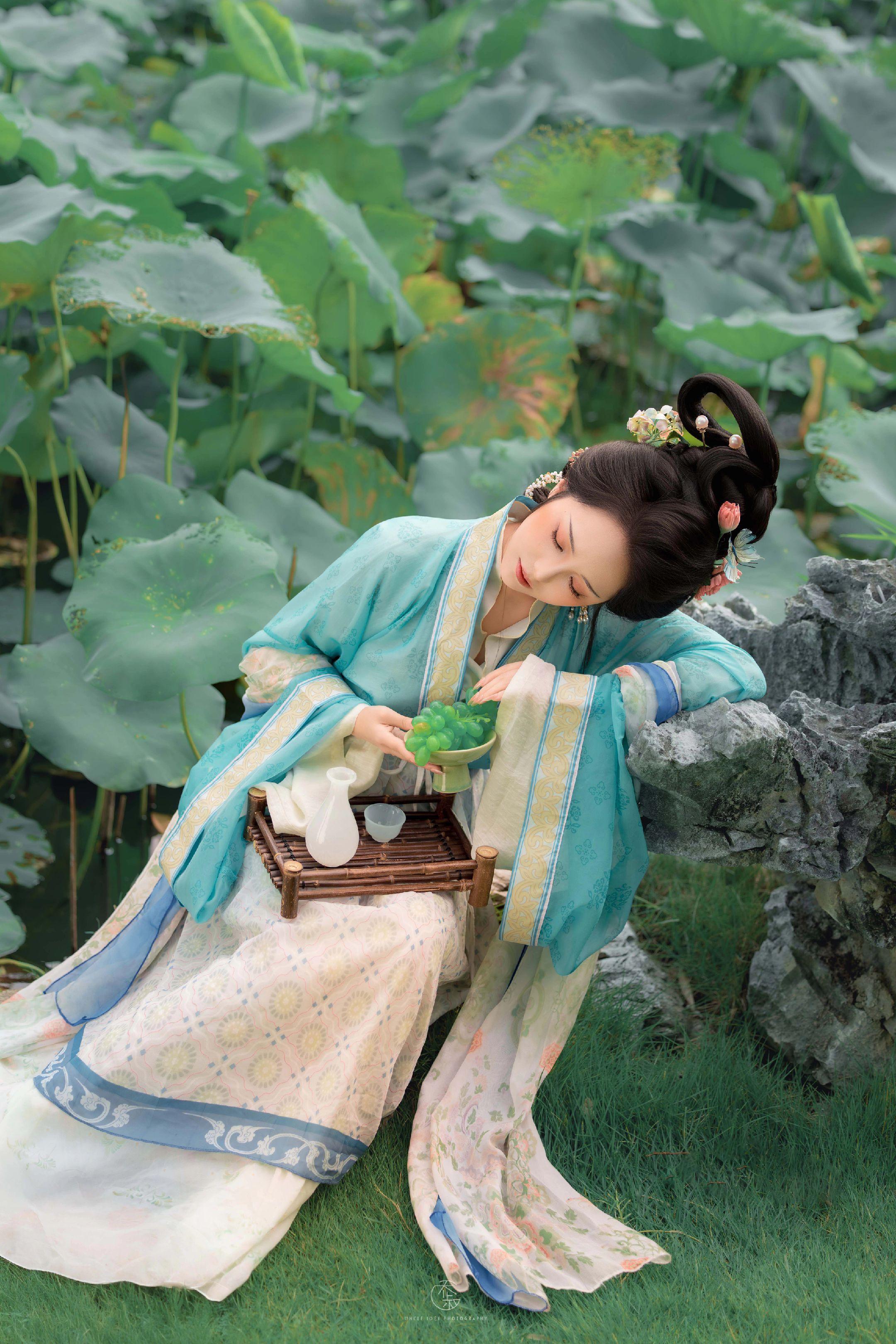 宋仕女丨“青山远黛，近水含烟”她们都说像是画中走出来的人儿~