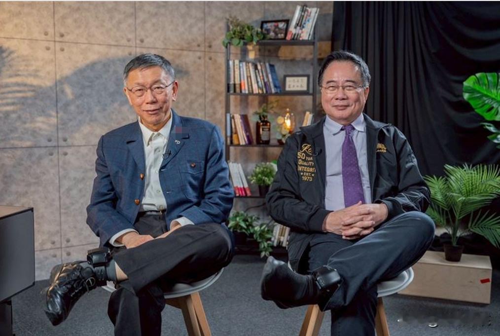 蔡正元合体柯文哲秀电子脚镣　绿营批：犯罪还引以为傲？

针对前立委蔡正元昨发出他