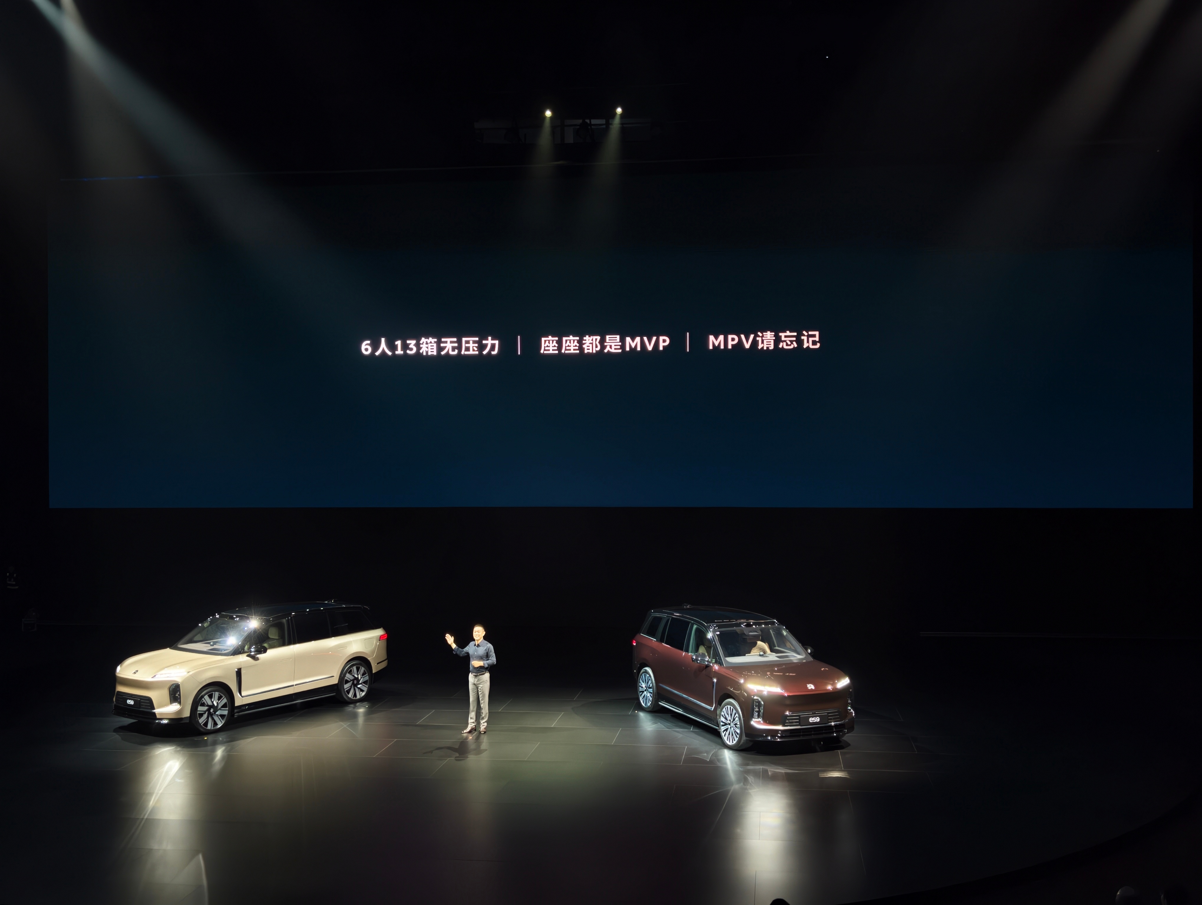 ES9这座舱和储物空间是真大，6人13箱！主要能塞鱼竿还是很心动的蔚来蔚来es9