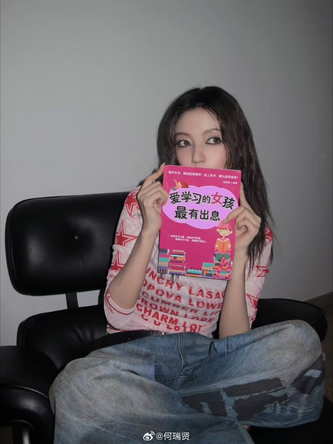 何瑞贤在野狗骨头是自己化妆 救命！何瑞贤在《野狗骨头》里的妆是自己化的，又美又会