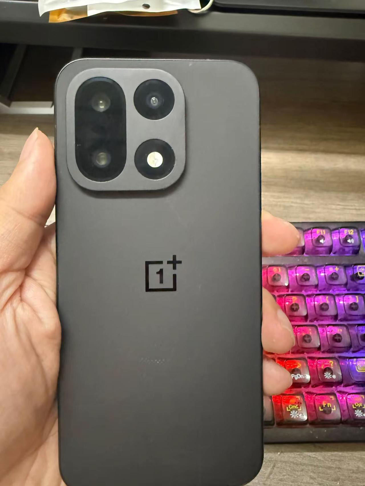 一加15用了一个月了。。。之前是gt7pro换过来的，评价一下。1.手电筒功能，