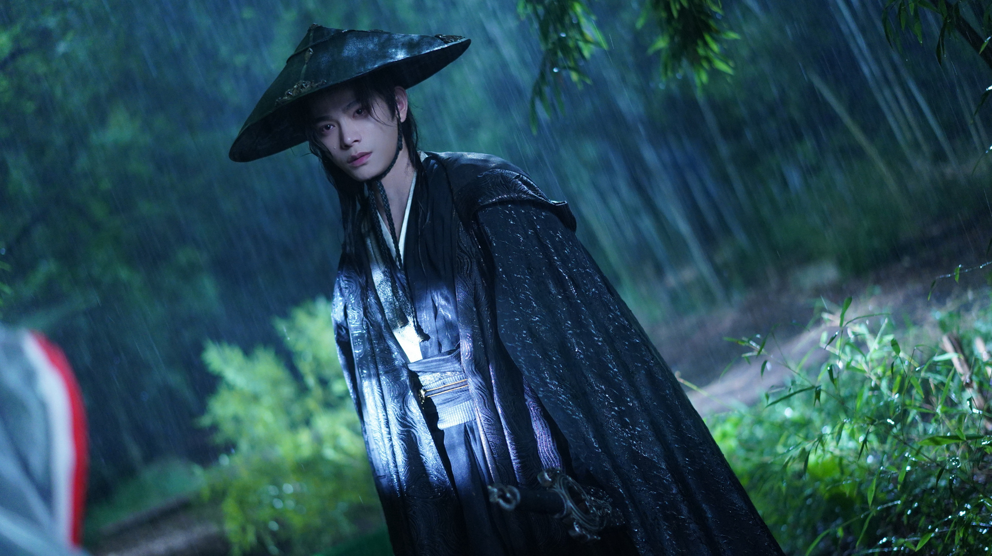 雨夜的丁禹兮丁禹兮张正新皮肤，雨夜斗篷帅出新高度，太正点了[憧憬] ​​​