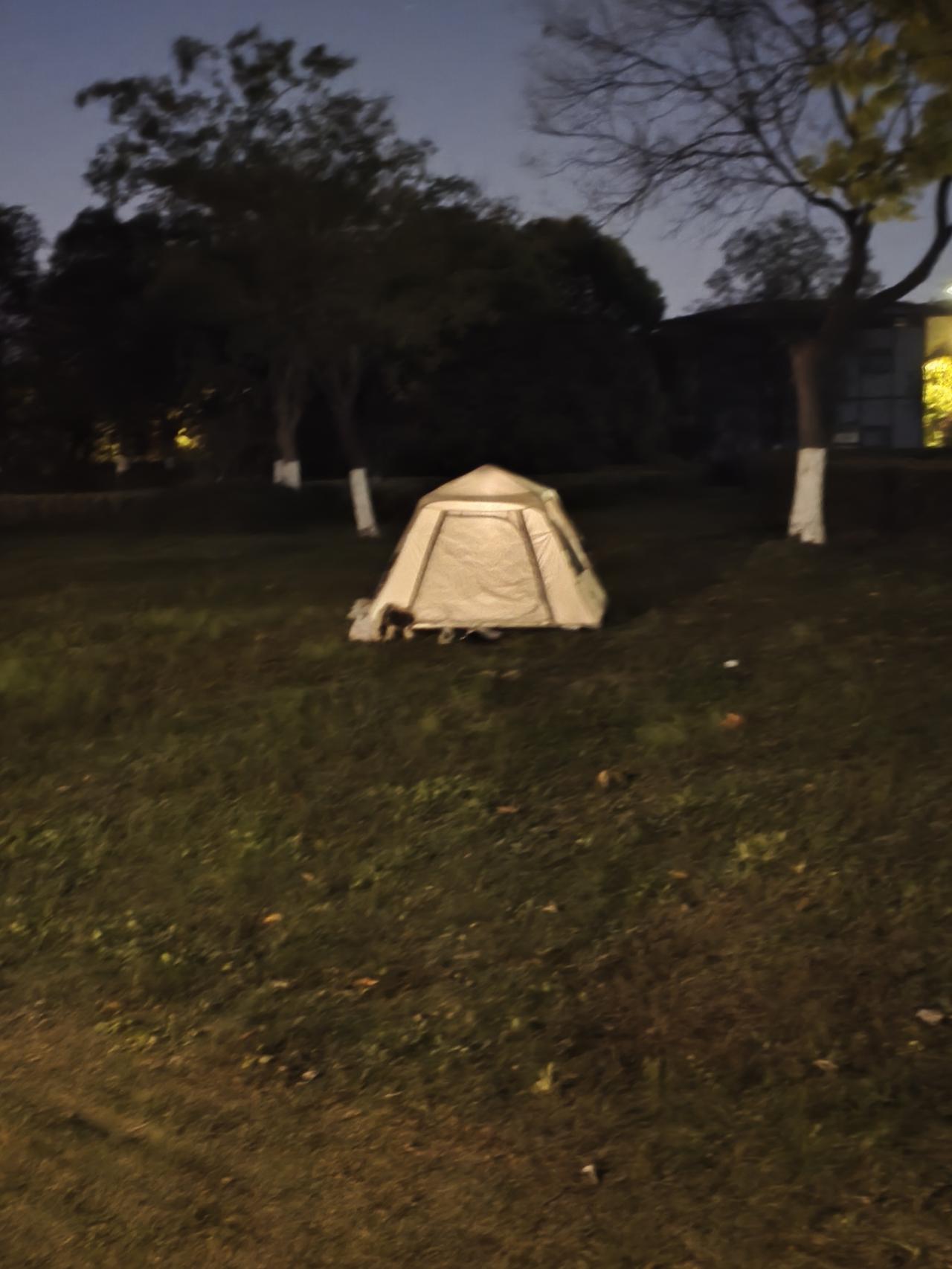 晚上野战吗？年轻人买房和不买房，哪个幸福 年轻人住帐篷旅游是图新鲜还是为省钱 以