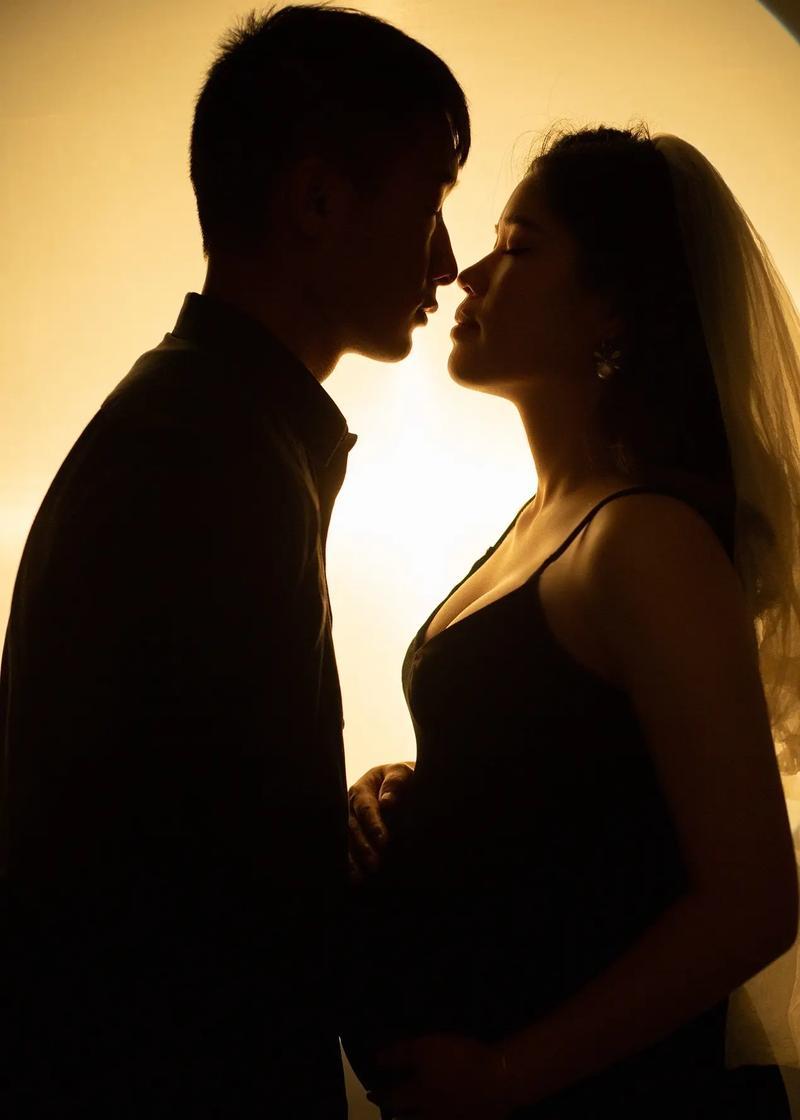 有点儿懵了
原来大数据
才是婚姻隐形第三者！刷多了手机，爱人倒成了外人。
 
 