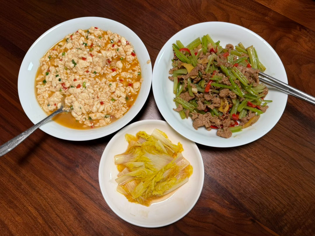 长大后才懂父母为啥总在家里吃饭我烧饭最大的动力是：为了娃的身体健康和身高考虑。娃
