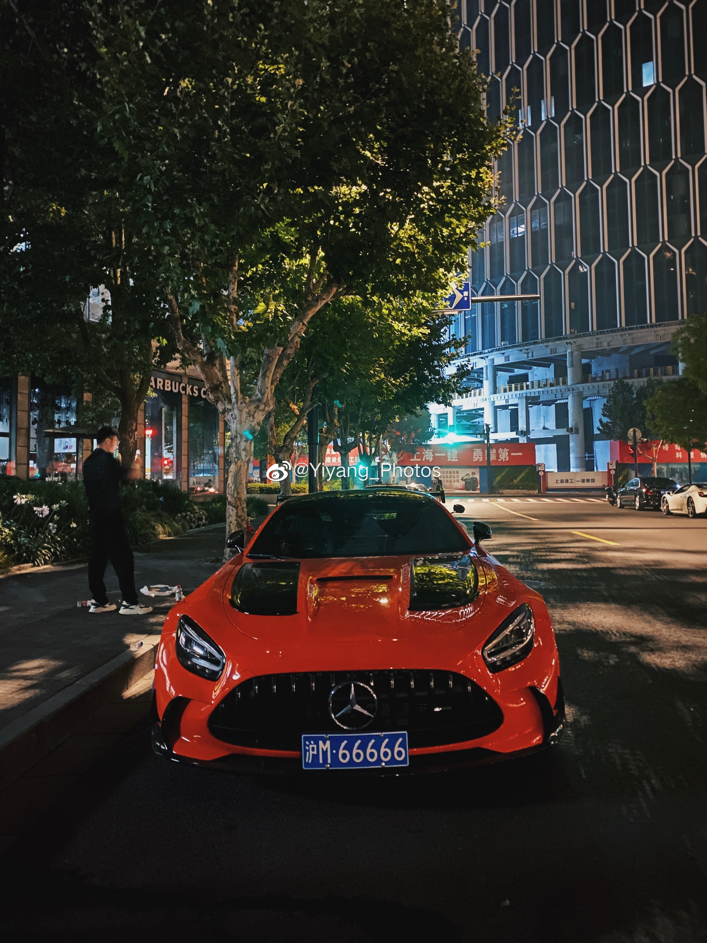 又到了最近遇到的一些车系列时间, 前几天晚上的一些车的聚会, 主要是来看看这几台