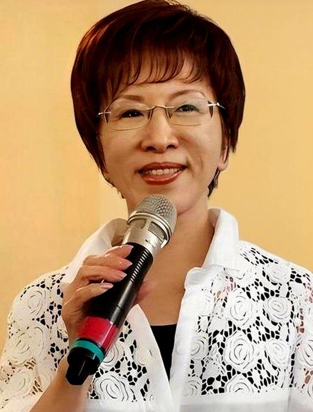 [微风]记者会现场，郑丽文一句“要查洪秀柱，就先翻绿营旧账”像块烫手山芋，砸得满