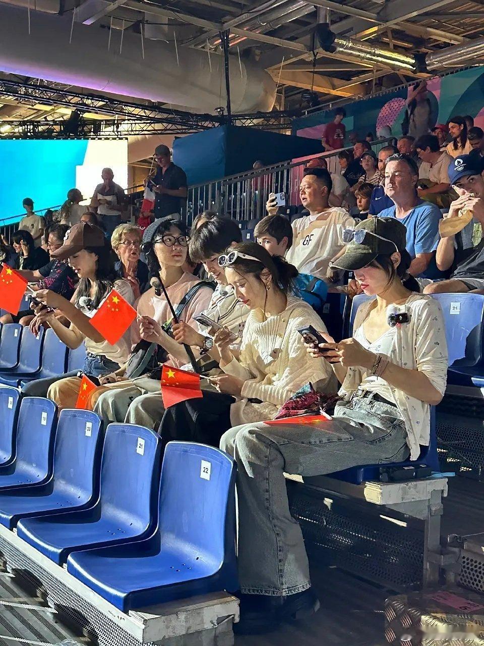 花少六不是在自拍就是在p图的路上，怎么好意思蹭奥运热度的[怒] ​​​