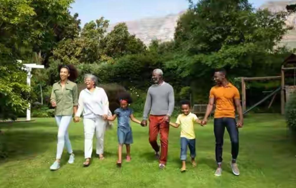 年纪大了发现：凡是跟儿女住在一起的90%以上结局都是小矛盾不断。年少时，总以为一