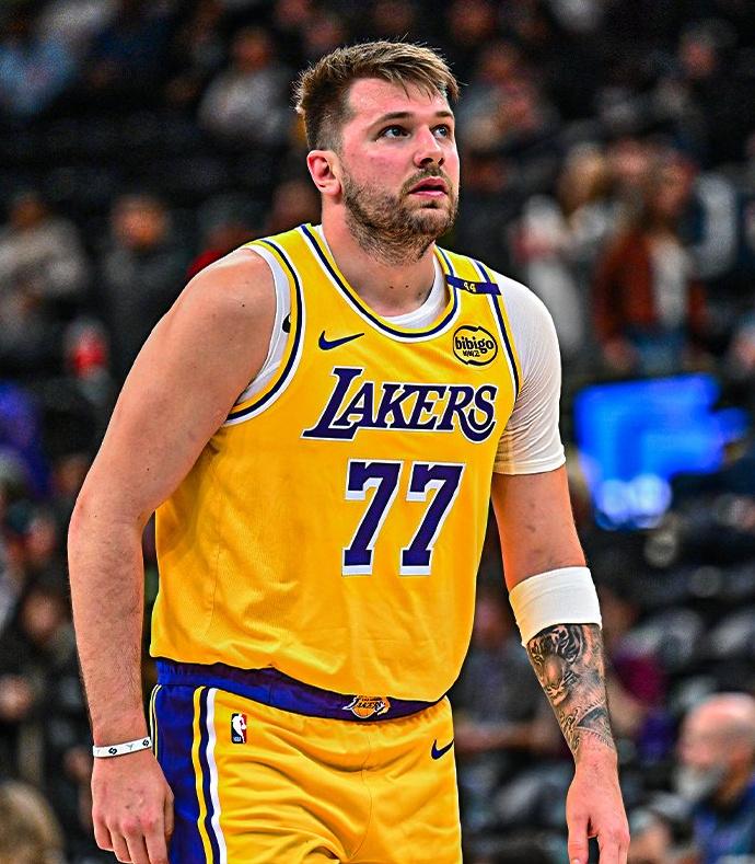 东契奇的减肥效果，还是很明显的！

上赛季和这赛季的同期，整个人瘦了很多。

且