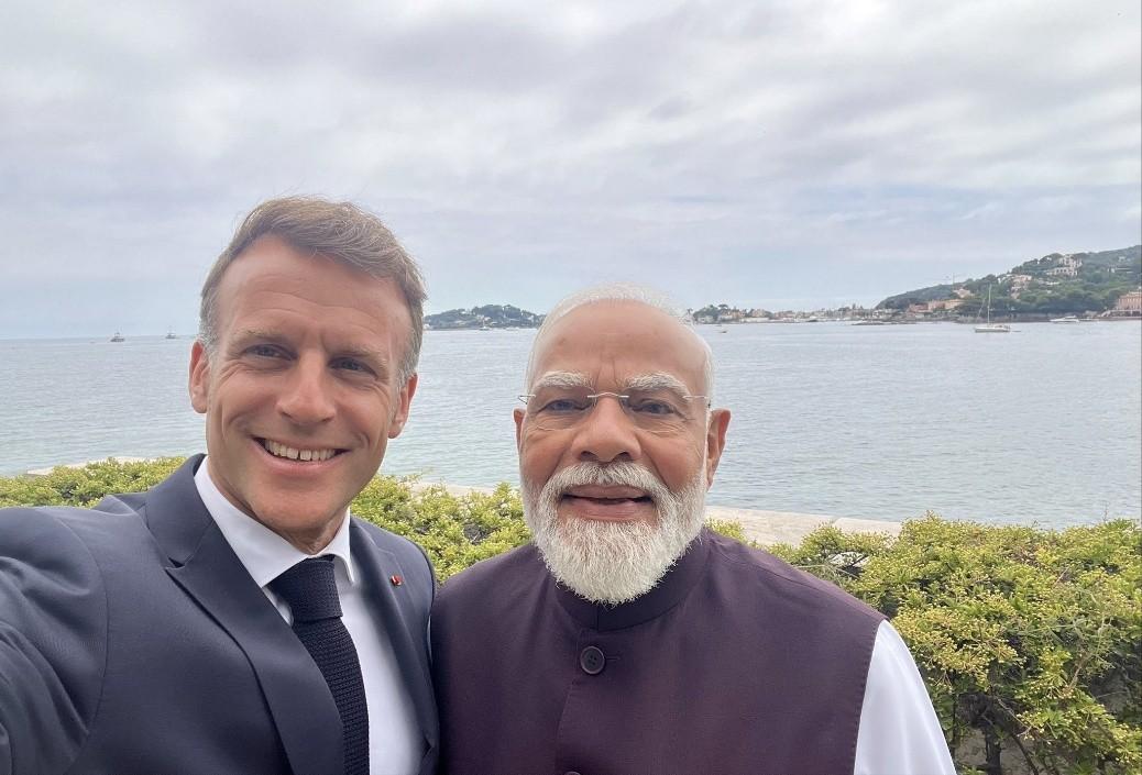 G7 峰会，快要硬生生被马克龙开成了莫迪的专场欢迎会。

作为东道主的马克龙，全