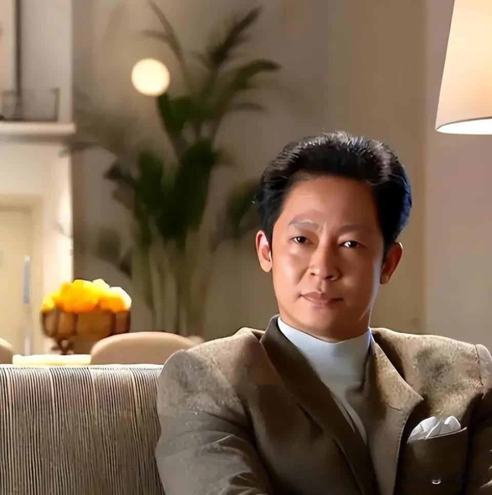 丁元英说：强势文化就是遵循事物客观规律的文化。弱势文化就是依赖强者的道德期望破格