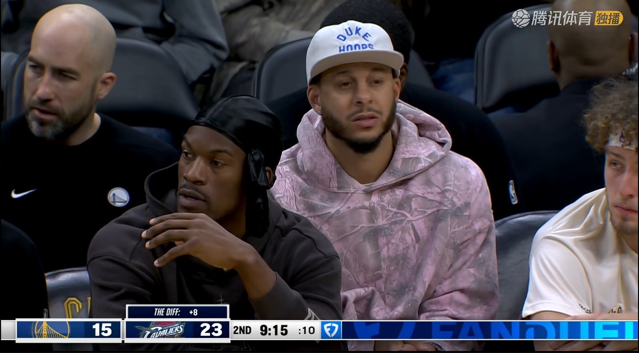 场边的吉米和库里，好久不见吉米