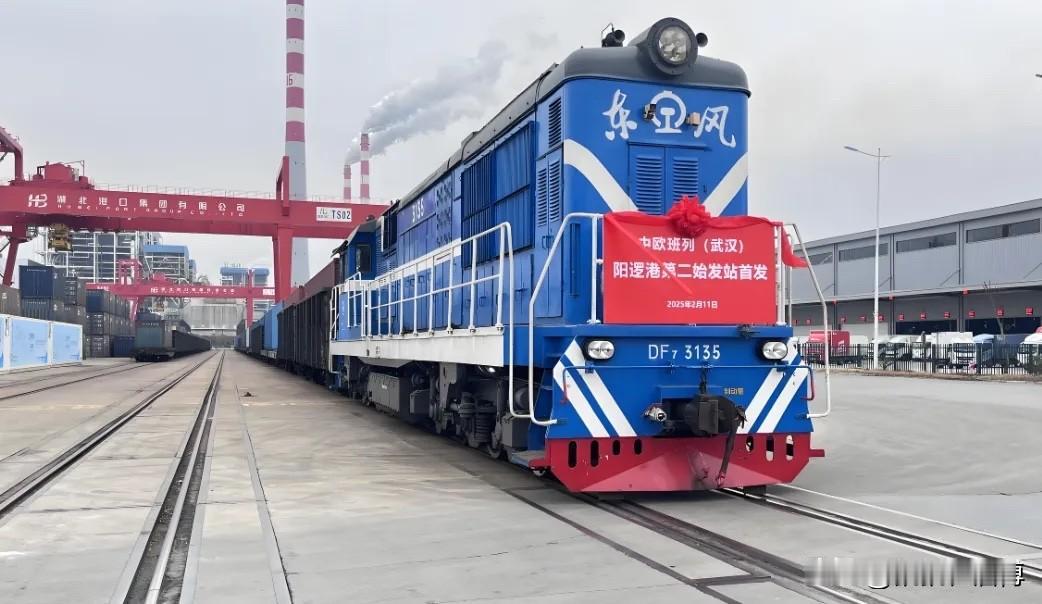 世上没有后悔药，
波兰如今想向中方低头也晚了！

就在今天，全球首条中欧北极集装