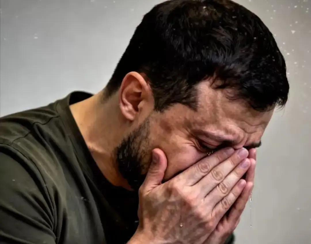 果不其然。
 
克里姆林宫突然宣布了，普京称只要乌军从顿巴斯全部撤出，俄方可暂停