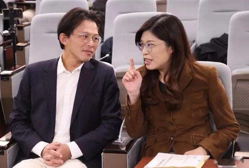 蓝白竹北破局有望迎来转机？在8月31日，前蓝委林为洲指出，他在当天先后与郑丽文、