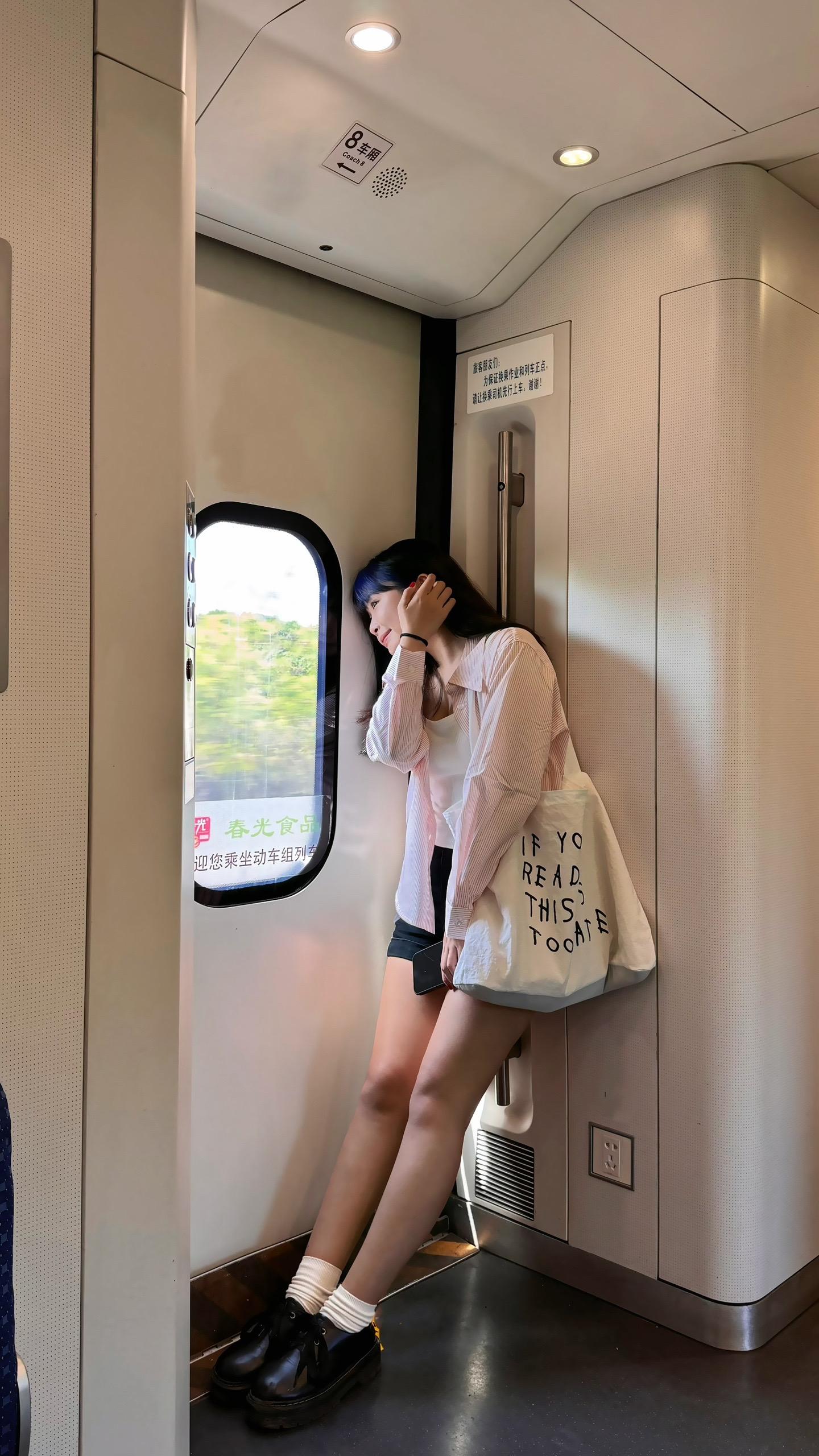 坐车去见你的路上风都是甜的