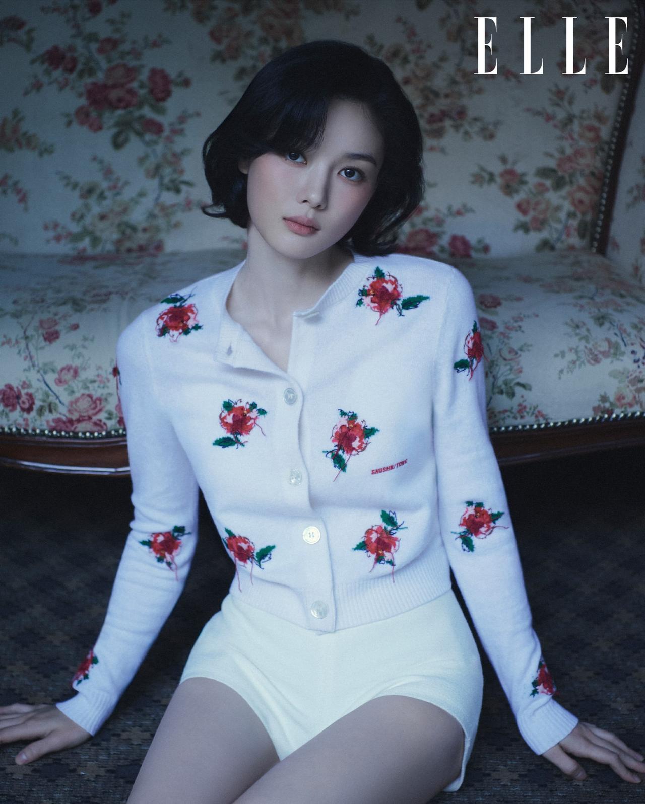 金裕贞画报，复古艳丽！
韩国女演员金裕贞（Kim Yoo Jung）为宣传tvN