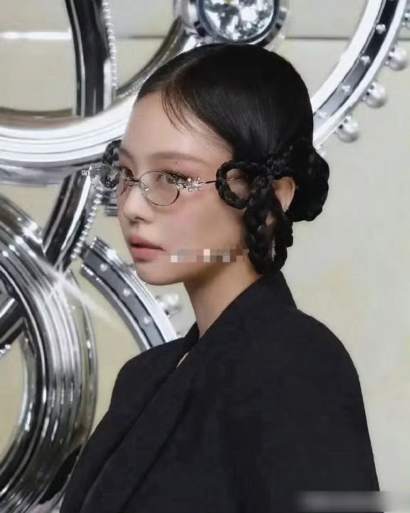 虞书欣和Jennie撞发型虞书欣和Jennie同框发型 虞书欣和Jennie同框