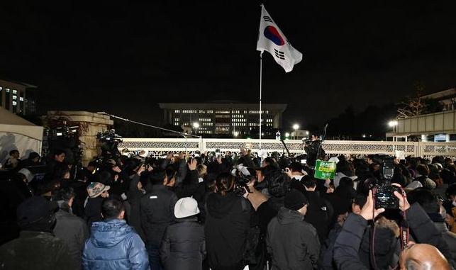 你敢相信吗？当地时间6月3日，韩国举行第九届地方选举，这本该是一场展示民主素养的