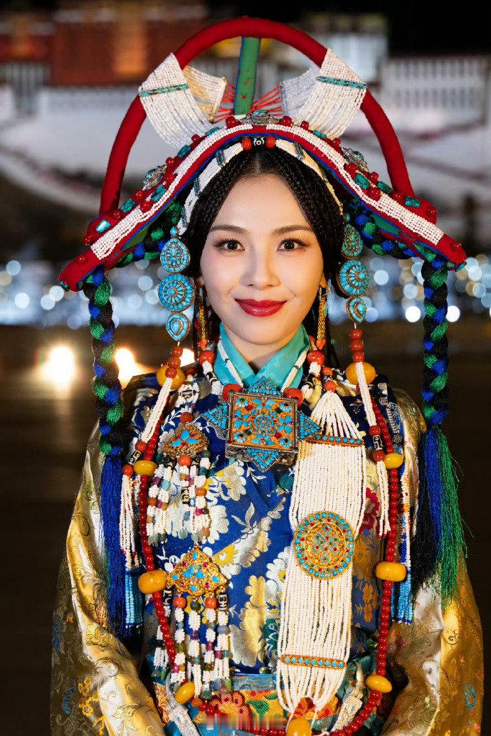 刘涛民族风造型  刘涛的民族风造型真是让人眼前一亮，仿佛将浓郁的民族风情与时尚元