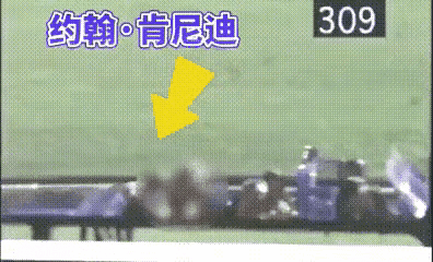 【肯尼迪防不住啊】副驾驶的保安人员回头开了第一枪，坐在驾驶室的司机补了第二枪……