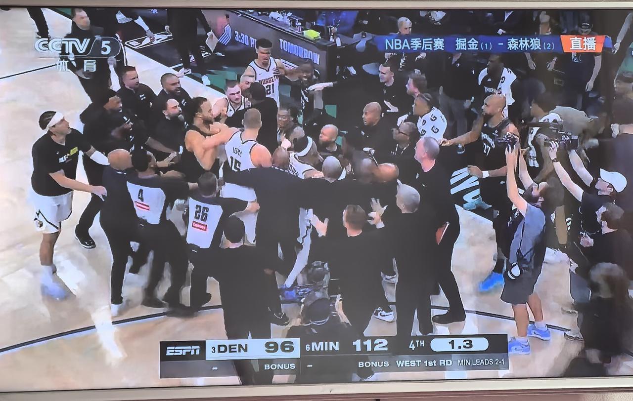 这就是NBA的文化。当对方不防守，你就不要进攻了。如果你废了进攻，这不违反规则，