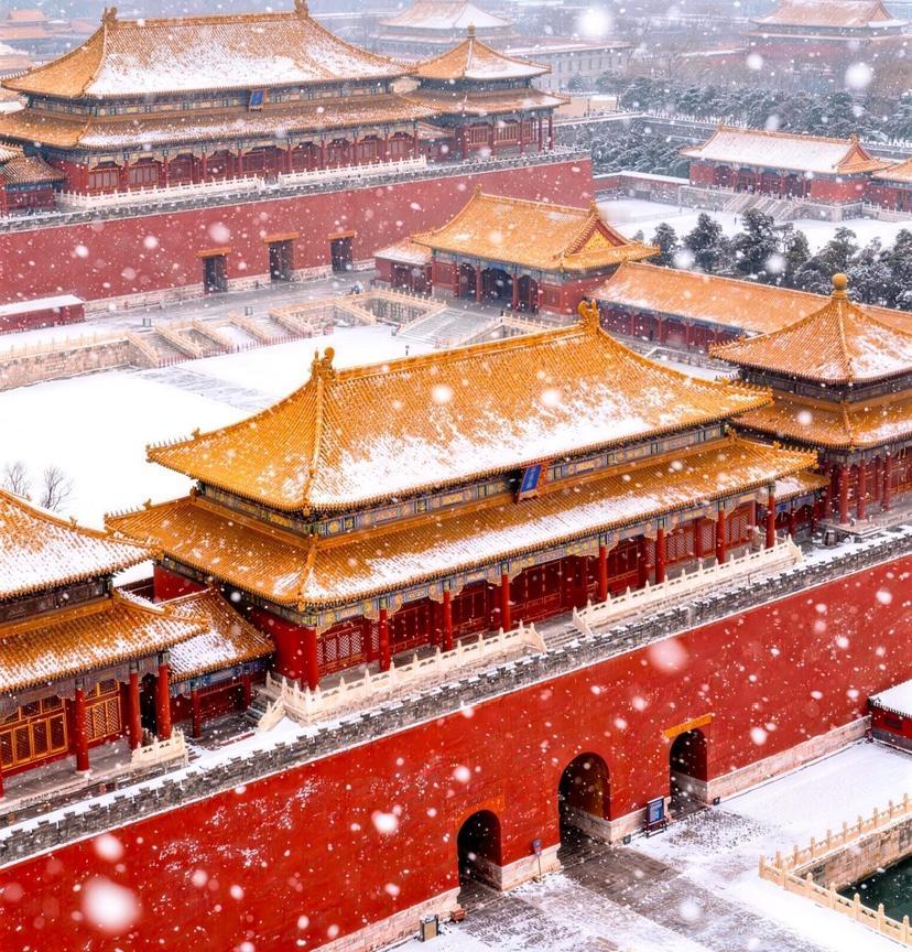 故宫缺钱到了什么地步，似乎永远入不敷出？

故宫每年门票收入近8亿，文创收入大约