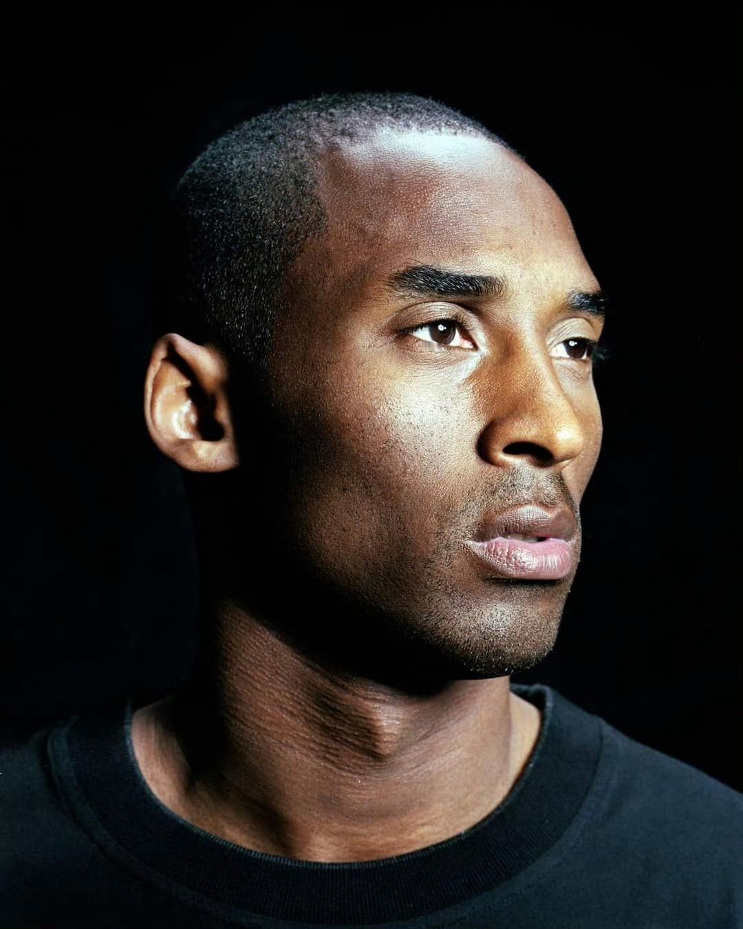 无论有没有人认同你，无论经历是否优秀，无论有没有人爱，无论长相美丑运气好坏，自己