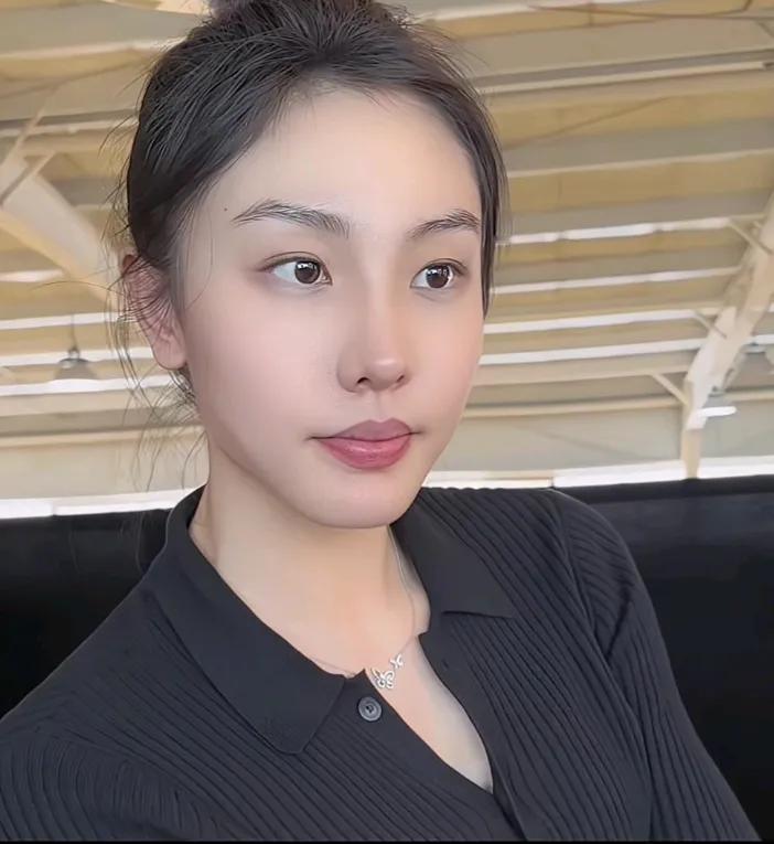 如果没人告诉你，你能认出这是张茹吗？这就是那个风风火火，球场上跑起来带风的张茹。