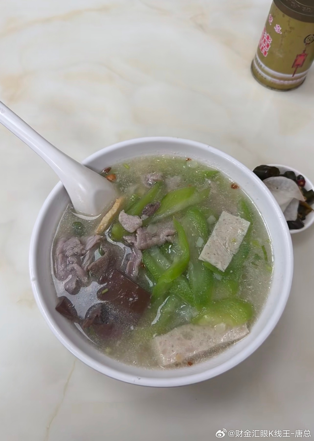 刚结束锻炼，一身的疲惫散了大半，胃口一下子就打开了，来上一碗热乎的面，简单又舒服