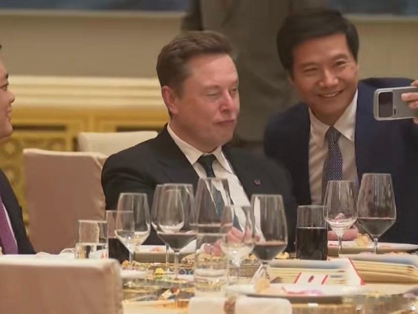 特朗普访华欢迎宴会雷军找马斯克合影，下一步是不是邀请马斯克来参观小米工厂