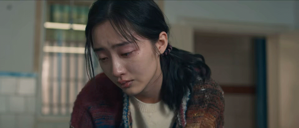 邓恩熙眼泪拌饭邓恩熙的哭戏好绝，看到这一幕的时候也是让我们大家都表示很心疼了，这