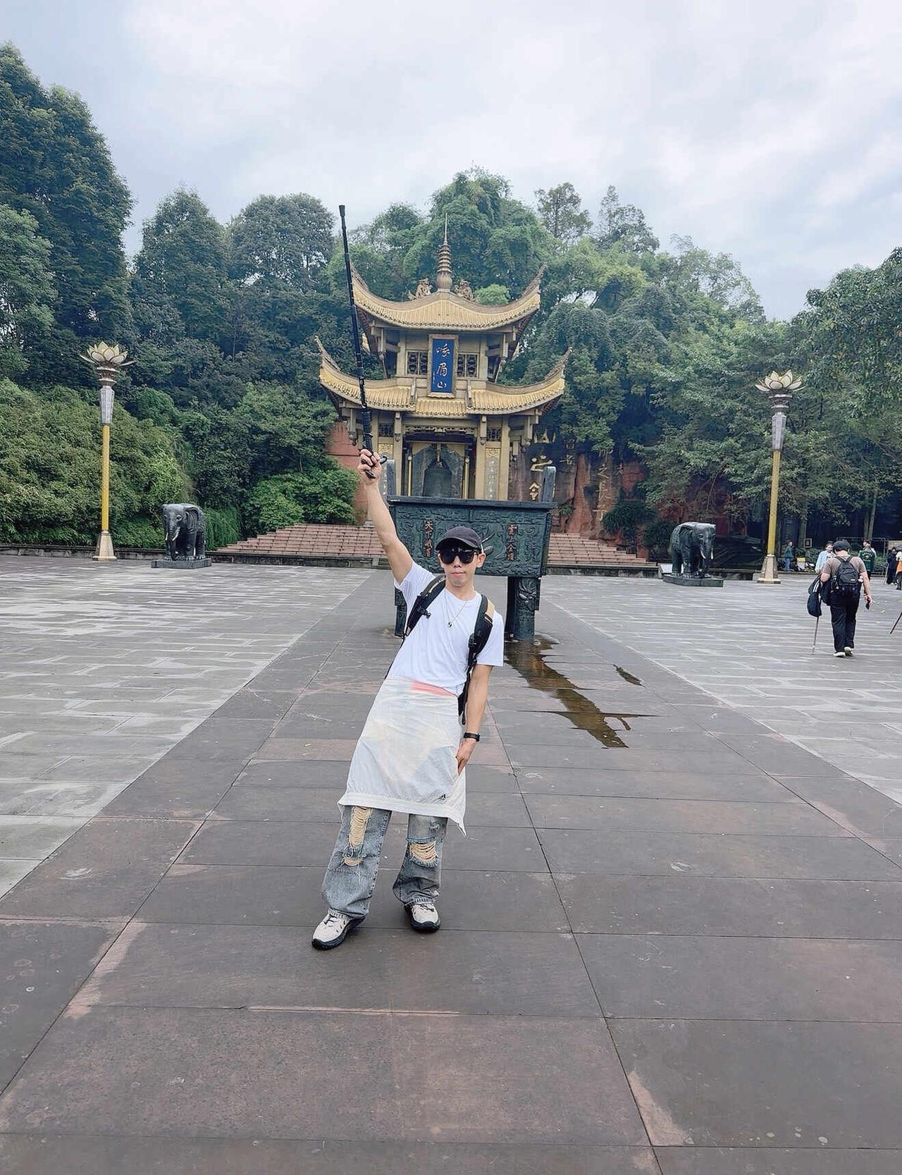 拿捏小小峨眉，10小时从报国寺登顶金顶
小小峨眉山总算被我拿捏，从报国寺到金顶，