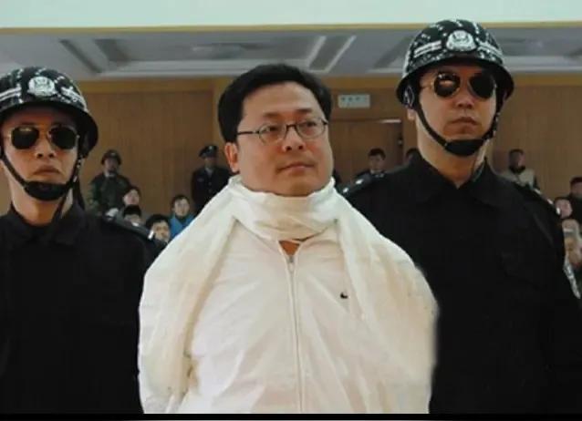 亿万富翁意外陨落：生命在瞬间消逝的警示

近日，一则令人痛心的消息震惊了社会各界