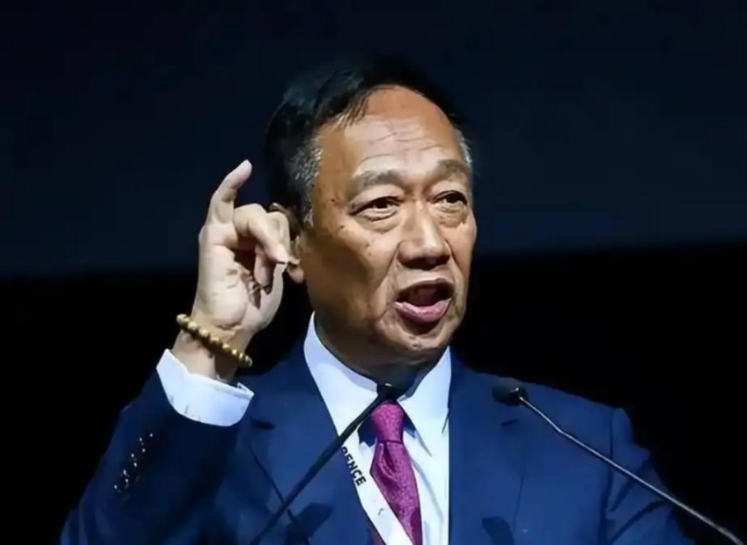 富士康崩得太突然！郭台铭绝对没料到，以前大陆工厂灯火通明的代工巨头，如今像破气球