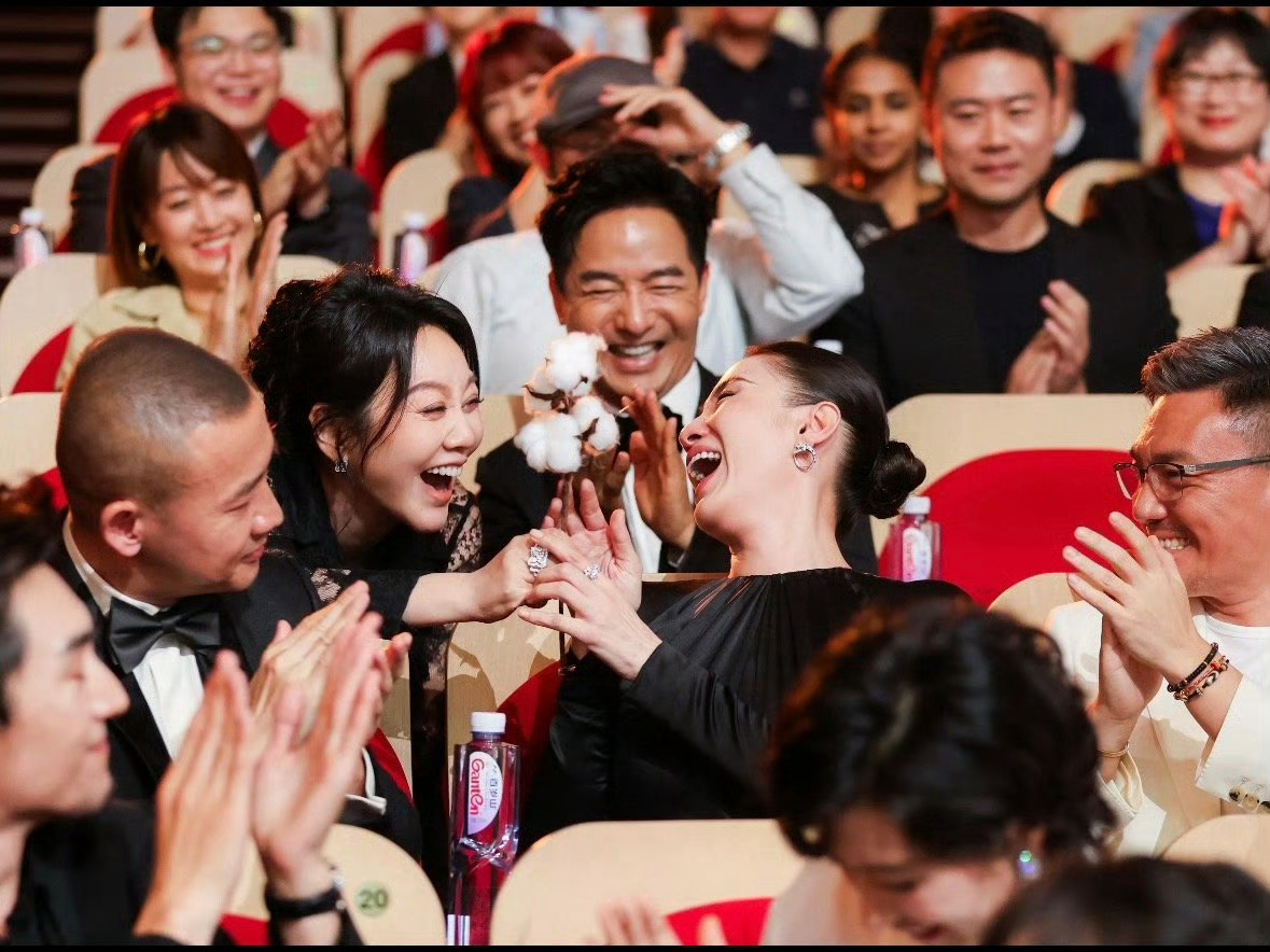 好喜欢啊，好喜欢惺惺相惜的女演员们市场盘子很大一个人是吃不完的，大家百花齐放姐姐