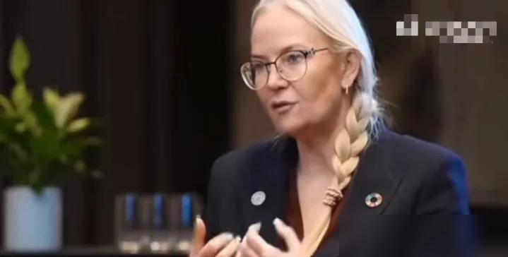 国际乒联和国际奥委会的两位主席，最近盯上了同一个人：孙颖莎。但他们讨论的，不是她