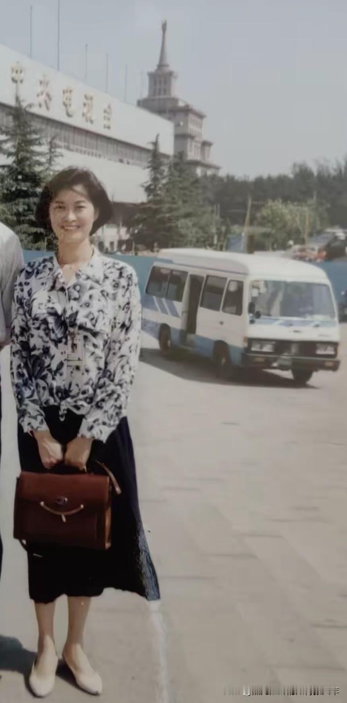充满青春激情的敬一丹真漂亮啊！

敬一丹曾是北大荒知青。

敬一丹，一九五五年生
