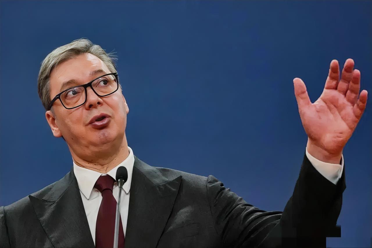 贝尔格莱德时间2025年10月30日，塞尔维亚总统亚历山大·武契奇在出访乌兹别克