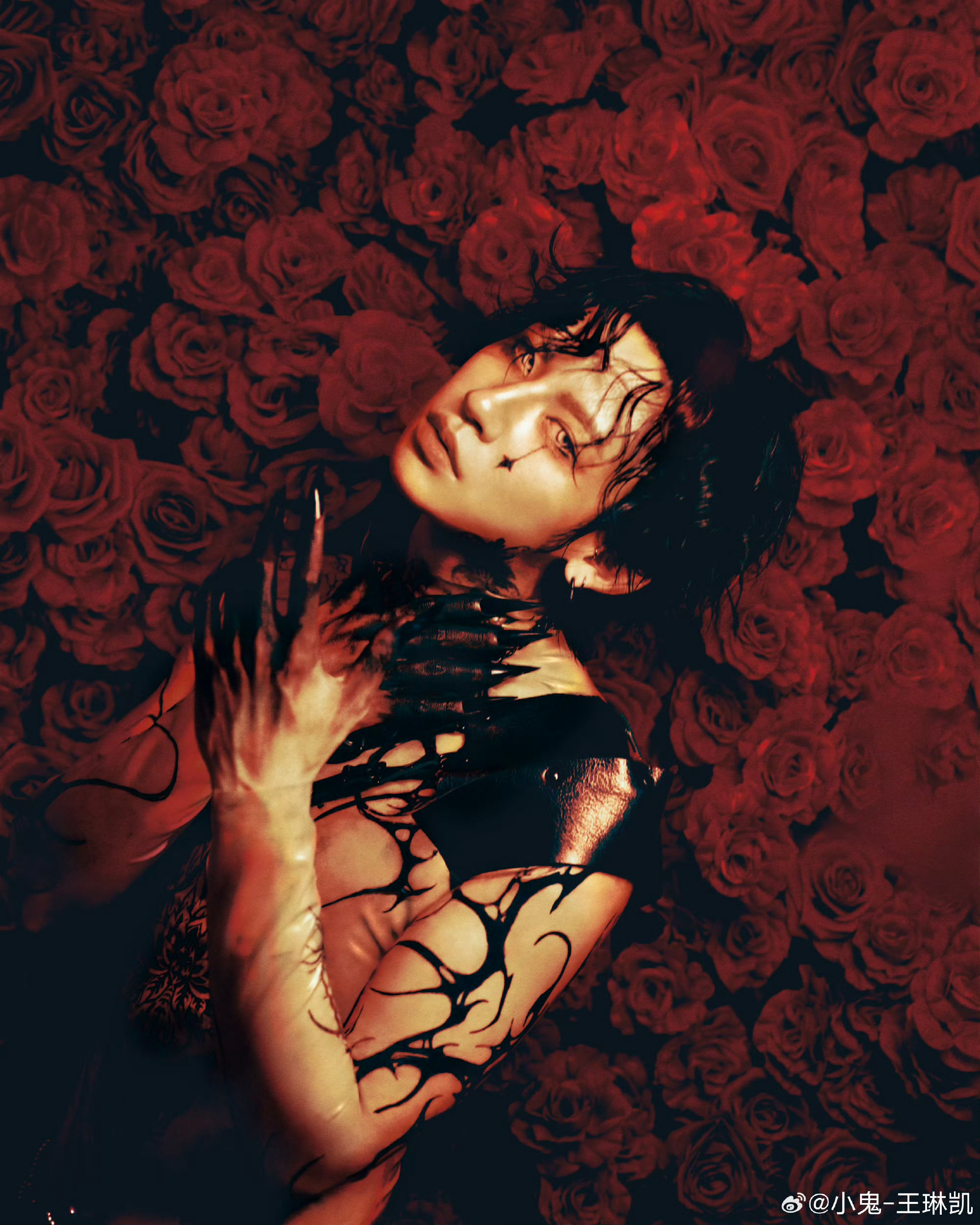 小鬼就这样默默做好事小鬼看到工作人员第一反应 小鬼的温柔藏在细节里，默默做公益传