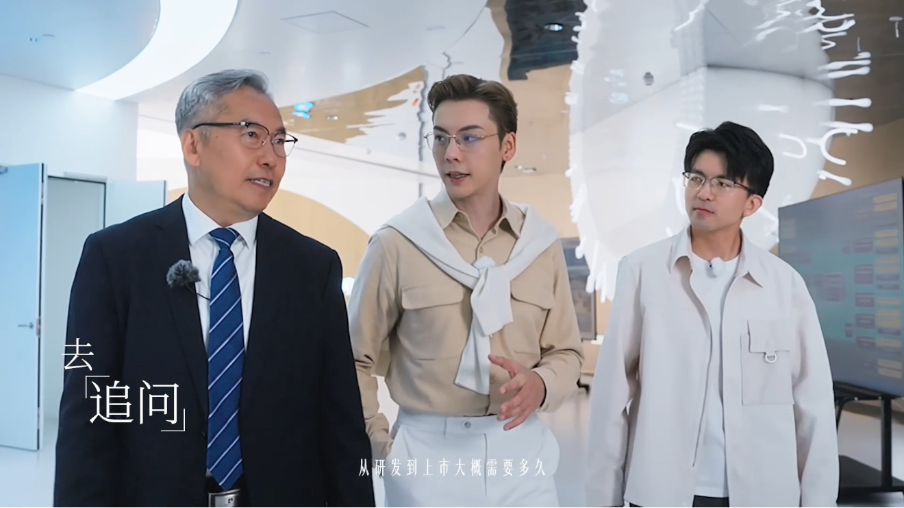 老钱风审美界最严厉的父亲偶遇谜团终于解开，大家在呼和浩特频频碰到陈伟霆，原来是拍