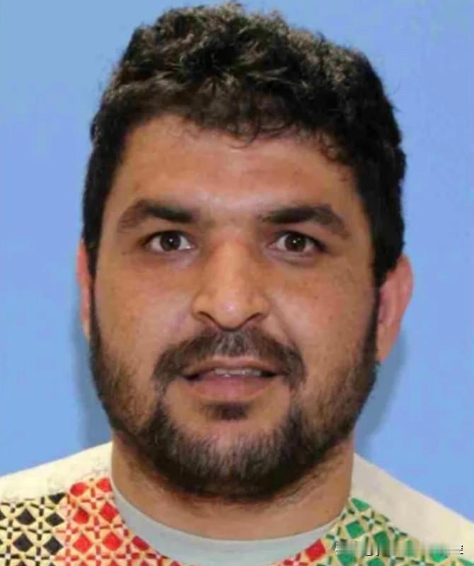 【白官附近枪击案女军人阵亡】
    白宫附近枪击案制造者、阿富汗人拉坎瓦尔曾与