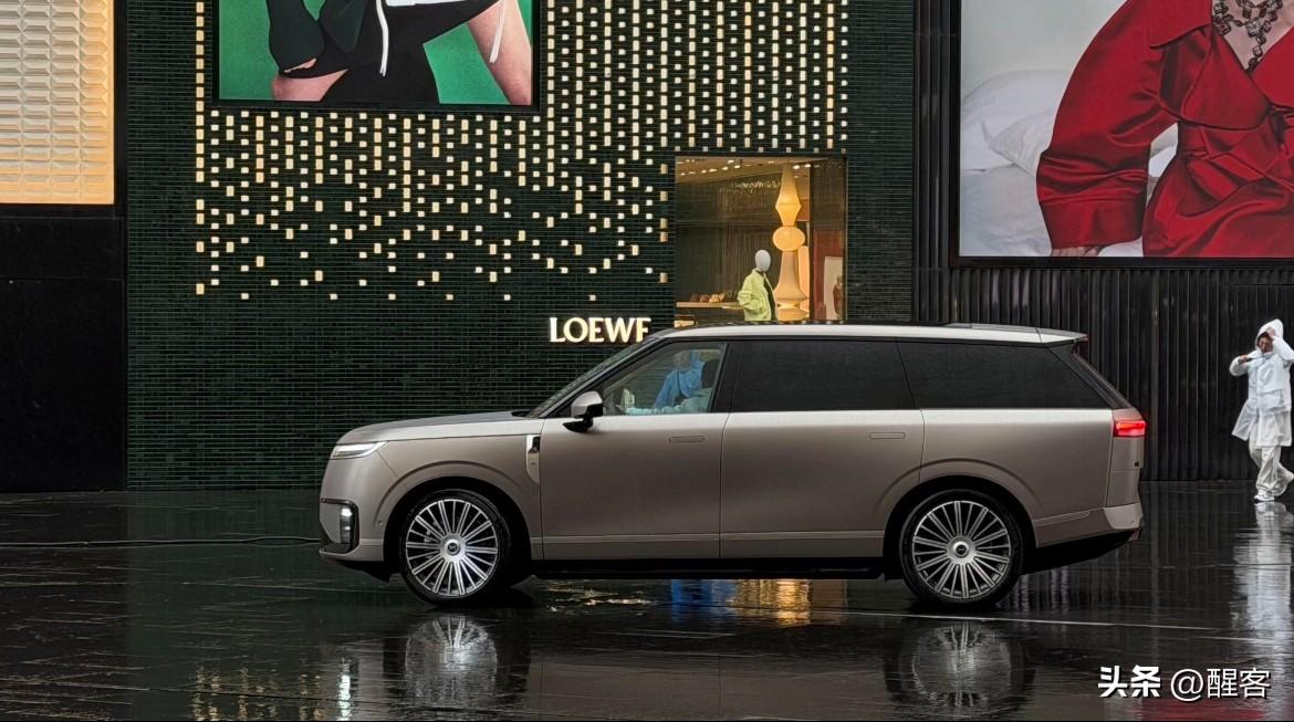 小鹏终于想通了，小鹏GX不再追求个性化设计，就帮大家找到“似曾相识”的感觉才是走