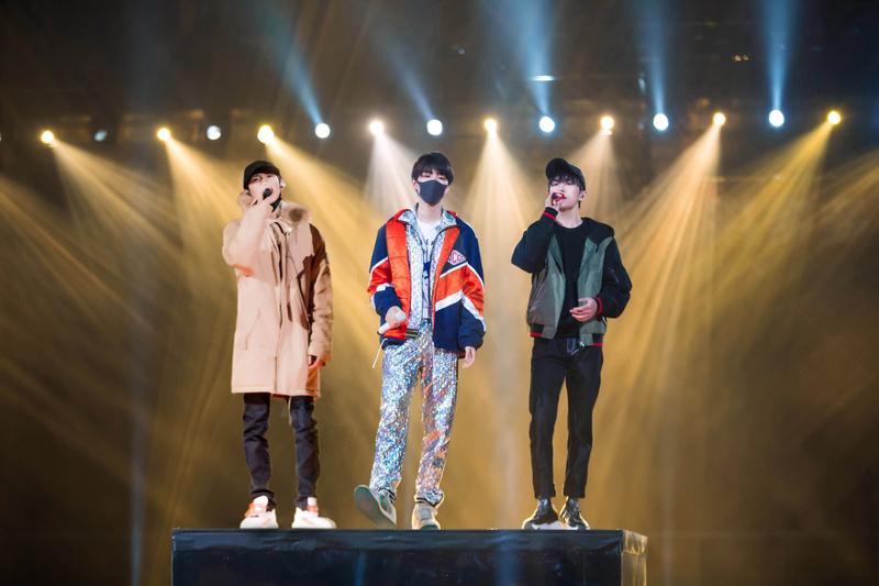 2025 - 2026跨年演出，“秀恩爱”直接霸屏。从李川求婚锤娜丽莎，到黄子韬