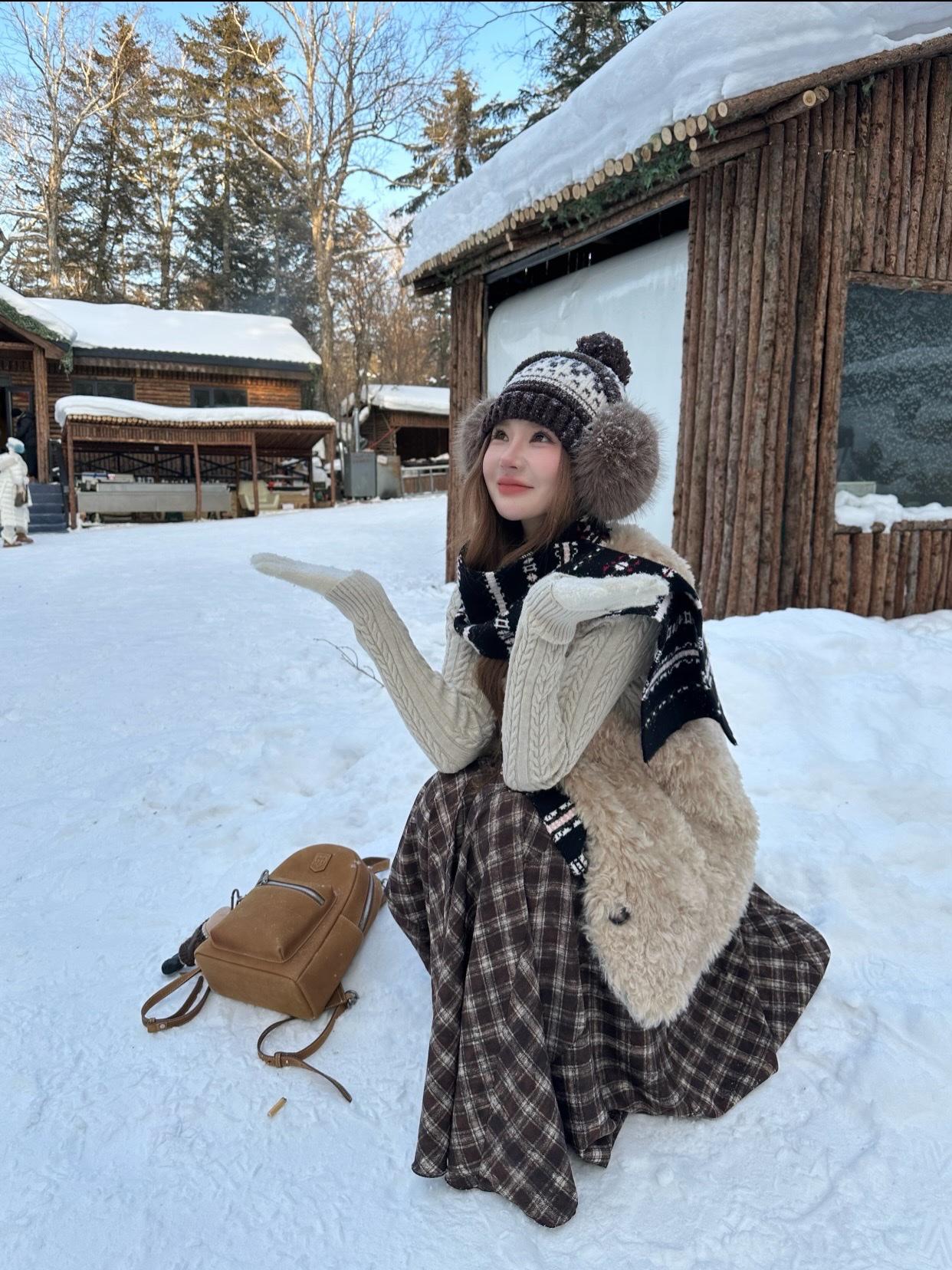 下雪了，一切都变得那么纯净，那么美好，仿佛时间都静止了