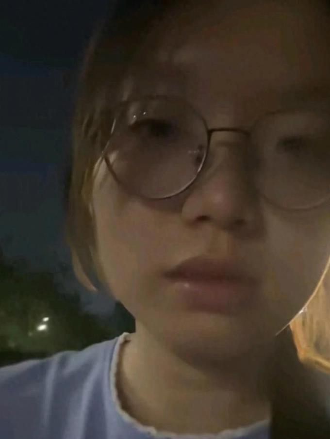 谢浩男大妹既然选择了走网络这条路线，就要积极乐观地面对，自动屏蔽不好的声音。
 