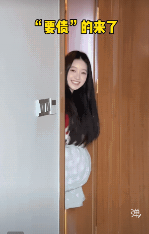 都快上大学的姑娘了，还天天来我们房间凑热闹，赶都赶不走!